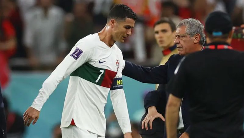 رونالدو ولاعبو البرتغال يرفضون شكر المدرب سانتوس