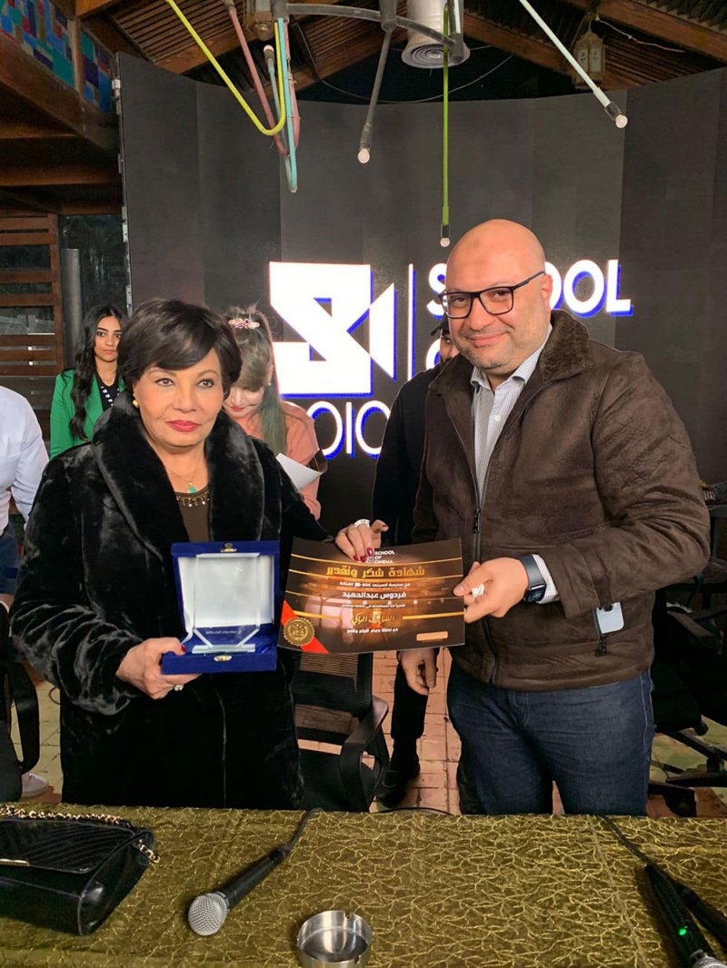 طلاب مدرسة السينما يشيدون بصناع مسلسل «الضاحك الباكي»