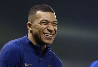 "حلّاق" مبابي وأبناء بلدته: "كيكي" سيعود بكأس العالم