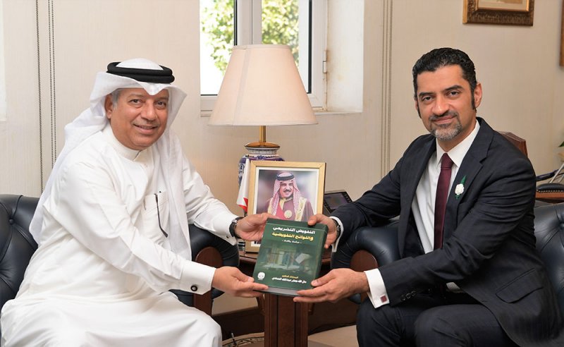 الوزير المبارك يستقبل المستشار الدكتور مال الله الحمادي