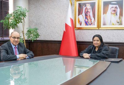 الأمين العام لمجلس التعليم العالي تلتقي رئيس الجامعة الأهلية
