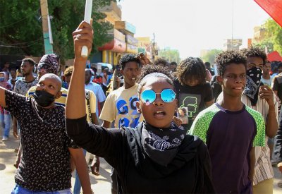 السودان...انتشار أمني كثيف واحتجاجات جديدة مطالبة بالمدنية