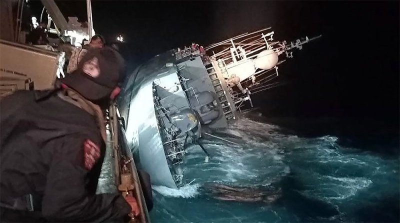 غرق سفينة تايلاندية.. تفاصيل 12 ساعة من البحث