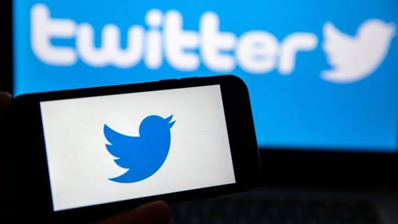 مستخدمو “تويتر” يصوِّتون لتنحِّي ماسك عن رئاسة المنصة