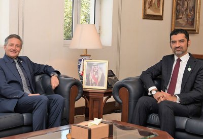 وزير شئون البلديات والزراعة يبحث مجالات التعاون المشترك مع السفير السويسري