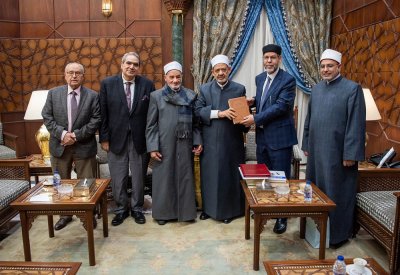 مجمع اللغة العربية بالشارقة يهدي شيخ الأزهر نسخاً من المعجم التاريخي للغة العربية