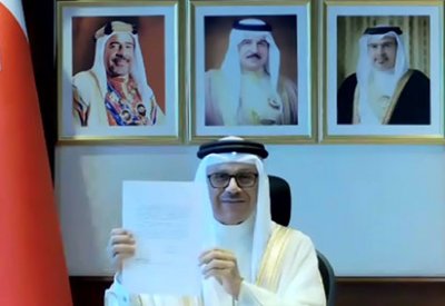 وزير الخارجية يتسلم نسخًا من أوراق اعتماد عدد من سفراء الدول المعينين لدى مملكة البحرين