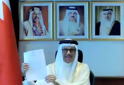 وزير الخارجية يتسلم نسخًا من أوراق اعتماد عدد من سفراء الدول المعينين لدى البحرين