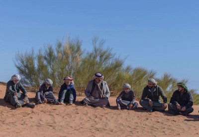 ناصر بن حمد ينشر صوراً مع جلالة الملك المعظم وخالد بن حمد والأنجال