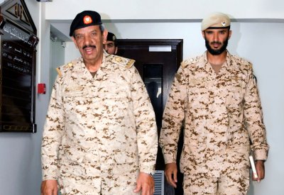 القائد العام لقوة دفاع البحرين يقوم بزيارة تفقدية لإحدى وحدات قوة دفاع البحرين