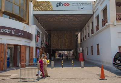 220 دينار غرامة "ستيكرات" المحلات.. ولا رد بلدي