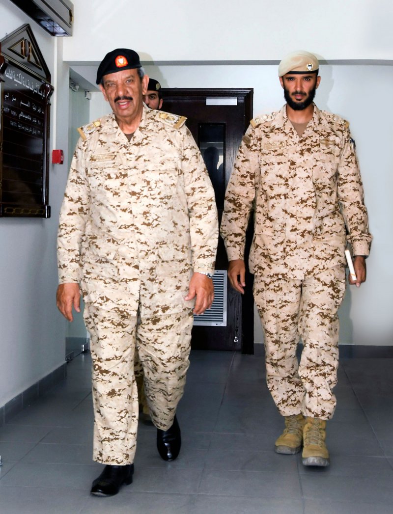القائد العام لقوة دفاع البحرين يقوم بزيارة تفقدية لإحدى وحدات قوة دفاع البحرين