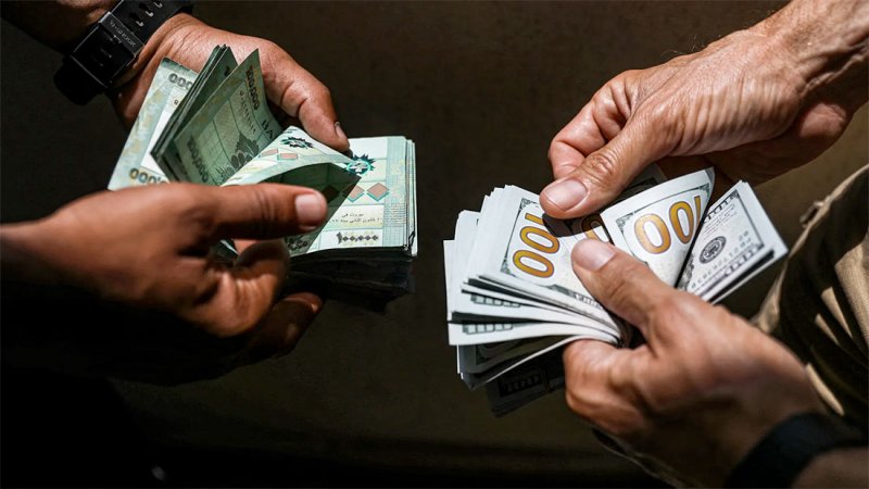 بعد هبوطها بقوة.. الليرة اللبنانية تتراجع دون هوادة