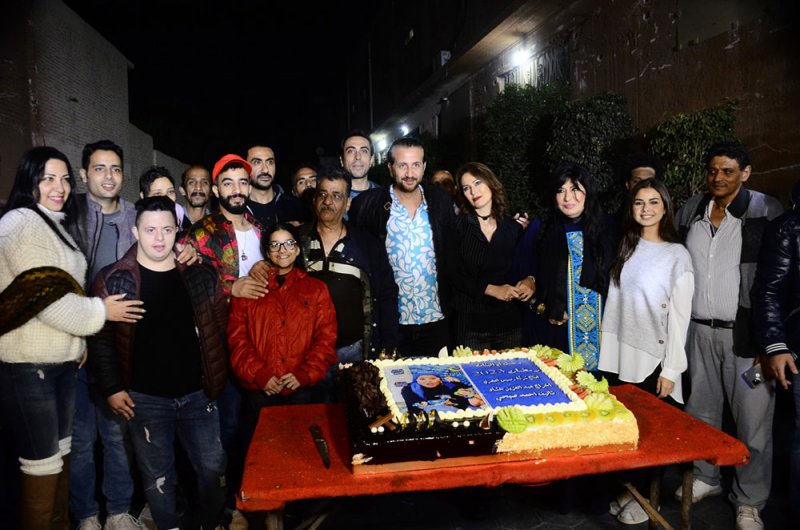 اسرة مسلسل «ام البنات» تحتفل بانطلاق التصوير بذبيح وتورتة