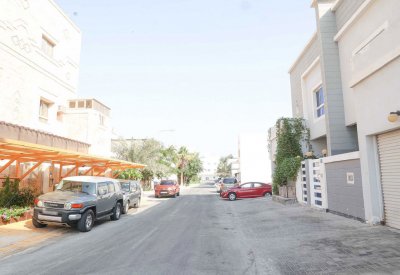 الحشرات تستوطن مجمع 246 بعراد بسبب تأخر المجاري