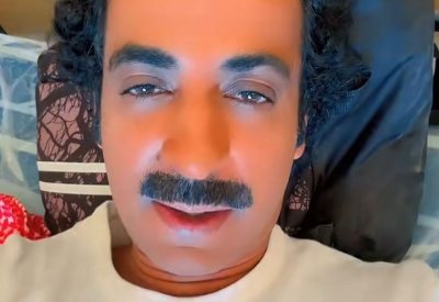 ماذا يفعل الفنان خليل الرميثي في بر الكويت؟