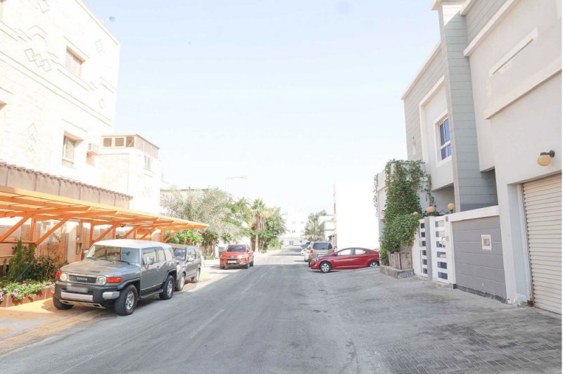 الحشرات تستوطن مجمع 246 بعراد بسبب تأخر المجاري