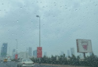 بالصور: أمطار الخير تتساقط على البحرين
