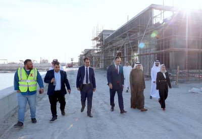 وزيرة السياحة تتفقد سير العمل بمشروع ساحل قلالي برفقة النائب خالد بوعنق