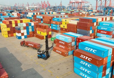 بيان حكومي: 9.5 مليار دولار بضائع مكدسة بالموانئ المصرية