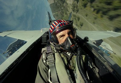 Top Gun في المقدمة