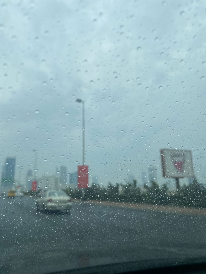 بالصور: أمطار الخير تتساقط على البحرين