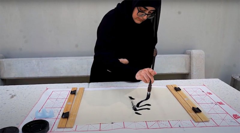 طالبة من كونفوشيوس جامعة البحرين تنال "جائزة التميز" في اللغة الصينية على المستوى العالمي 