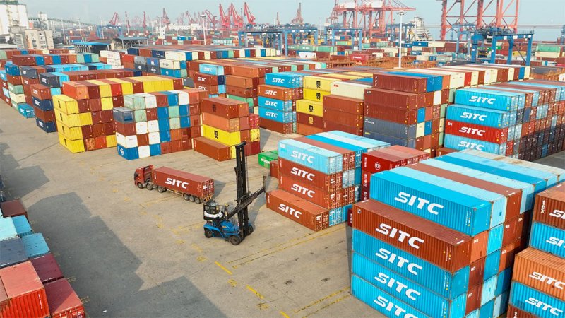 بيان حكومي: 9.5 مليار دولار بضائع مكدسة بالموانئ المصرية