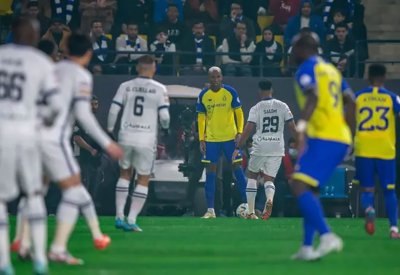 النصر يتعادل مع الهلال وينفرد بصدارة الدوري