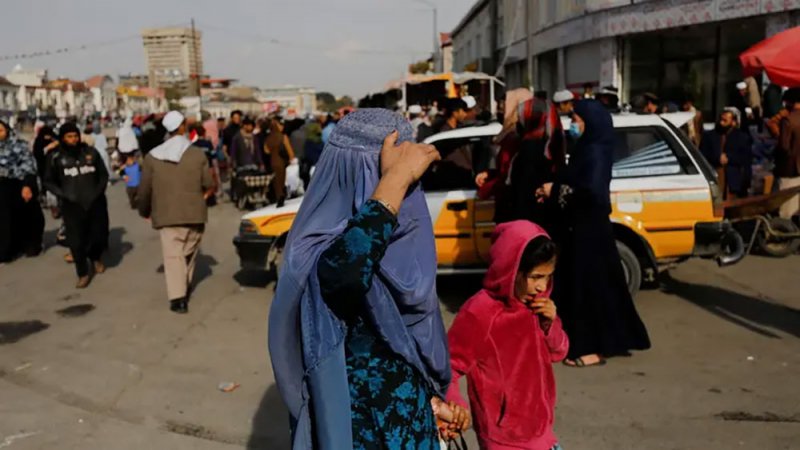 بعد حظر عمل النساء.. المنظمات الإنسانية تنسحب من أفغانستان