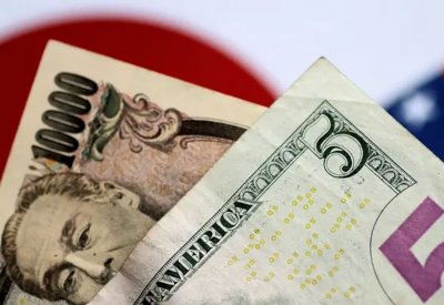 الدولار يقفز إلى أعلى مستوى في أسبوع مقابل الين الياباني