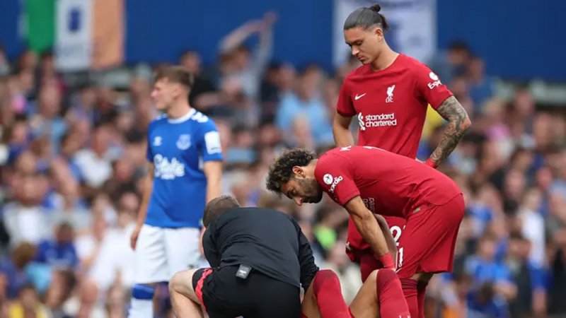 ليفربول يصرف ربع مليار.. وما زال صلاح يحمله على كتفيه