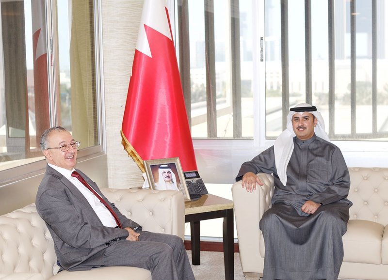وزير العدل يستقبل السفير الجزائري لدى مملكة البحرين