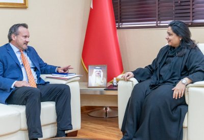 الأمين العام لمجلس التعليم العالي تستقبل رئيس الجامعة الامريكية في البحرين
