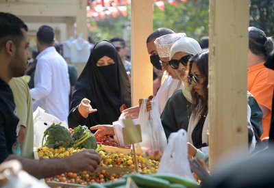 سوق المزارعين يُنهي شهره الأول بحضور فاق 60 ألف زائر