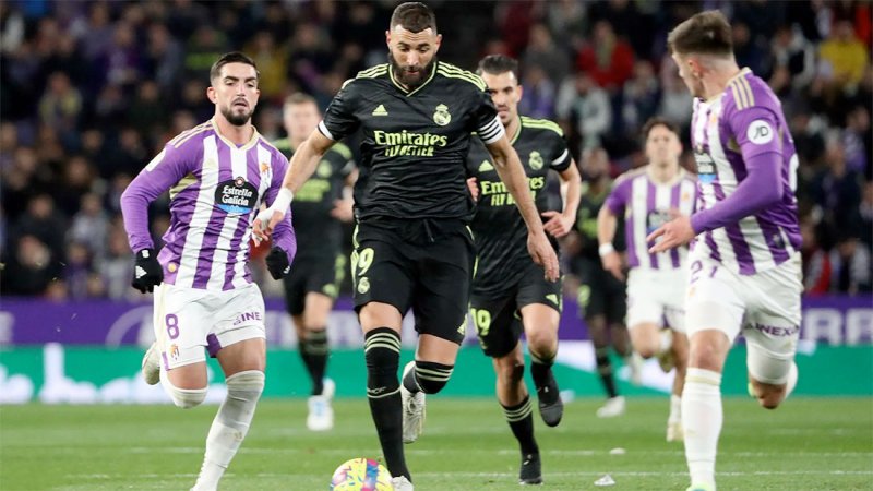 بنزيما يقتنص 3 نقاط "مدريدية" من ملعب بلد الوليد