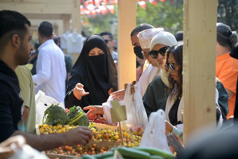 سوق المزارعين يُنهي شهره الأول بحضور فاق 60 ألف زائر