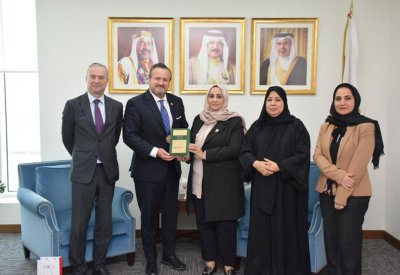 وزيرة الصحة تستقبل رئيس الجامعة الأمريكية في مملكة البحرين