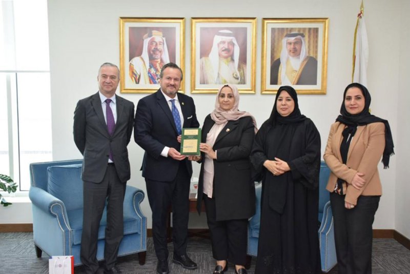 وزيرة الصحة تستقبل رئيس الجامعة الأمريكية في مملكة البحرين