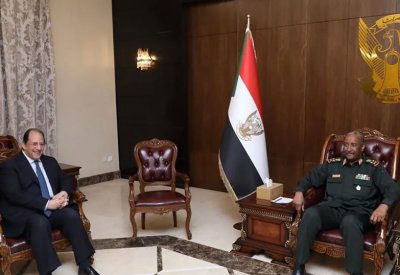 البرهان يلتقي رئيس المخابرات المصرية بالخرطوم