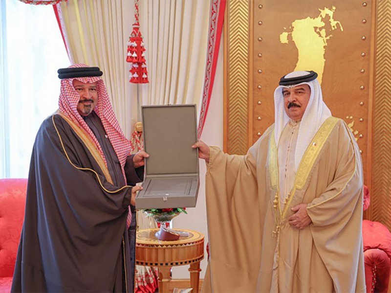 جلالة ملك البلاد المعظم يستقبل رئيس ديوان الرقابة المالية والإدارية