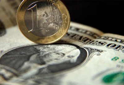 الدولار يقفز قبل صدور محضر اجتماع الفيدرالي.. واليورو يتراجع