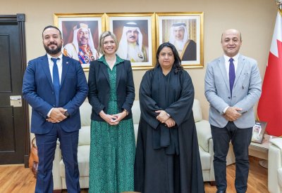 الأمين العام لمجلس التعليم العالي تلتقي مؤسسة كامبردج للتقييم الدولي والتعليم في بريطانيا