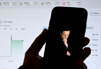 إيلون ماسك يستقبل 2023 بخسائر 9 مليارات دولار