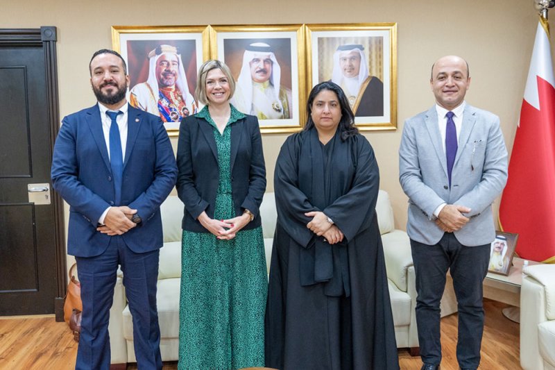 الأمين العام لمجلس التعليم العالي تلتقي مؤسسة كامبردج للتقييم الدولي والتعليم في بريطانيا