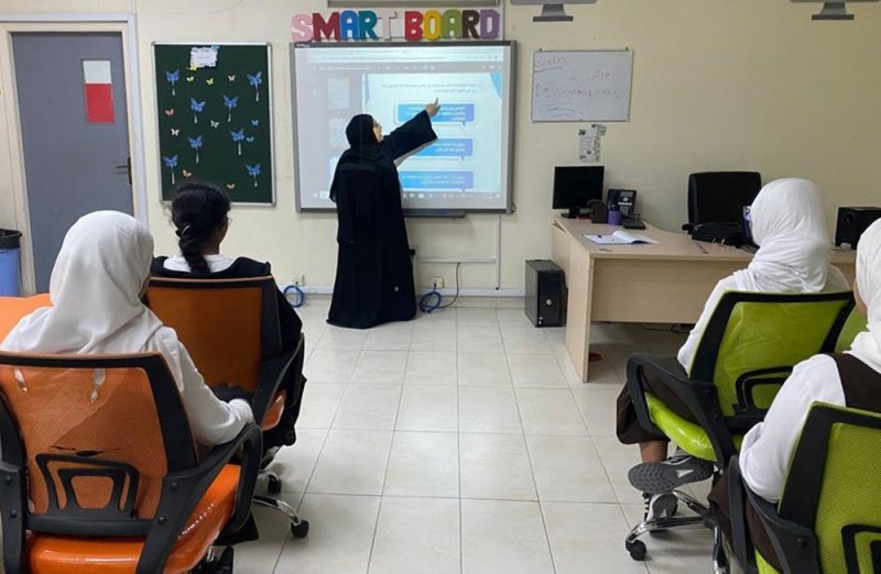 اختصاصية تكنولوجيا تسهم في تحويل "حليمة السعدية" إلى مدرسة رقمية
