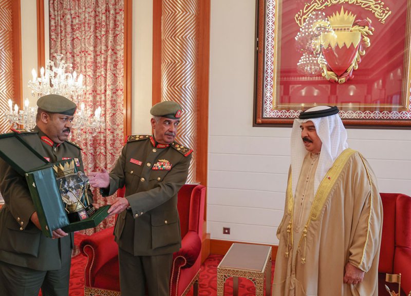 جلالة الملك المعظم القائد الأعلى للقوات المسلحة يستقبل رئيس الحرس الوطني
