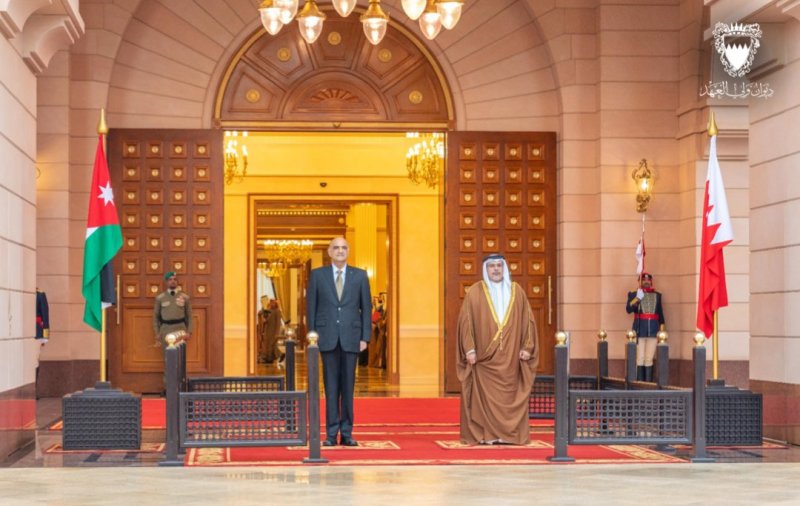 سمو ولي العهد رئيس مجلس الوزراء ودولة رئيس الوزراء ووزير الدفاع الأردني يترأسان اجتماع الدورة الخامسة للجنة العليا المشتركة بين البحرين والأردن