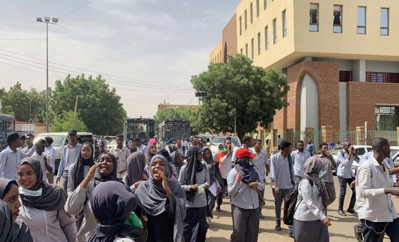 السودان.. إضرابات تهدد بتعطيل قطاع التعليم