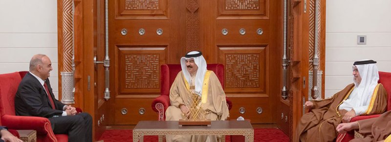 جلالة الملك المعظم يستقبل دولة رئيس الوزراء وزير الدفاع بالمملكة الأردنية الهاشمية